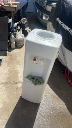 Hot and cold water cooler