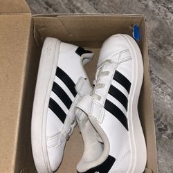 KIDS ADIDAS SIZE 10 Kids