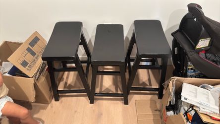 24 in - 3 black bar stools