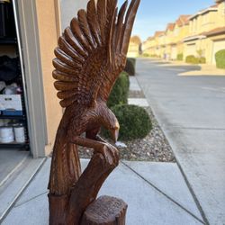 “Large 5ft Hand-Carved Wood Eagle Sculpture – Stunning Detail”