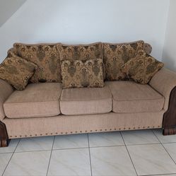 $400 (  Combo  )  2 couches+ 2 coffee tables