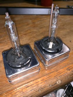 Genuine BMW HID D1S headlight bulb