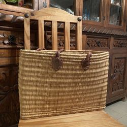 Beautiful Large Weaved Wicker rattan Bag With Leather Straps