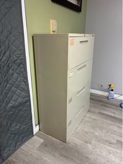 File cabinet 4 drawers