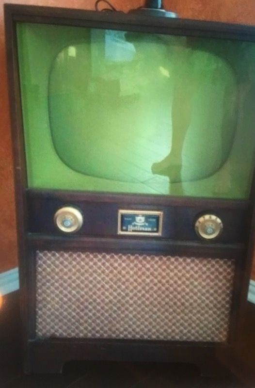 Antique 1967 Hoffman Easy Vision Lens Console Television