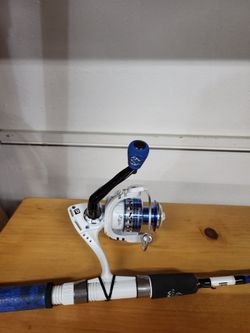 ProFISHiency 6' 8" Spinning Combo. Features a medium action, 2-piece IM7 graphite rod. A fast 5.2:1 gear ratio and comfortable padded grip. Brand new.