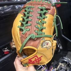 Soto Glove ✨Brand New✨12.5”  🎄🎁🎅