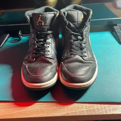 Black And Gold Jordan’s 