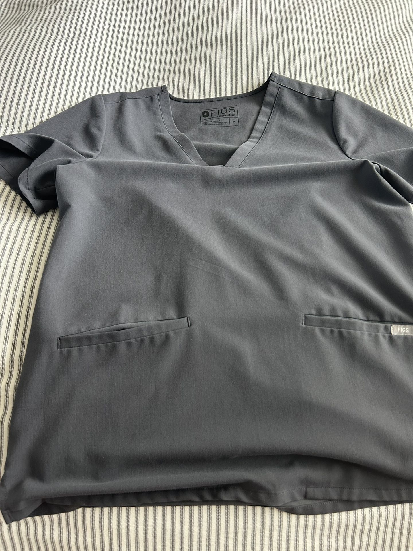 Women’s Casma 3 Pocket Fig Scrub Top