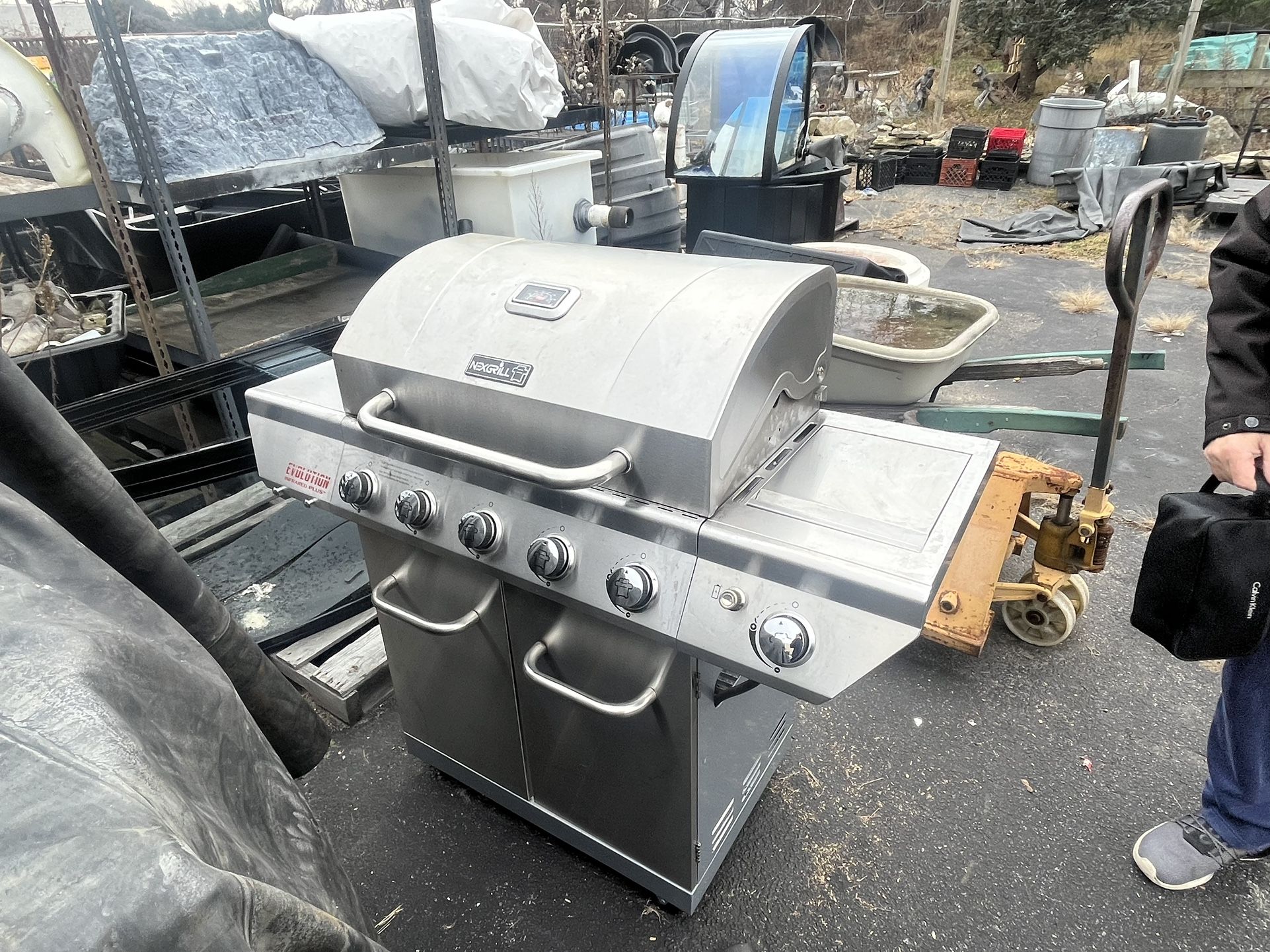 Full Size NexGrill BBQ Great for the Upcoming Season