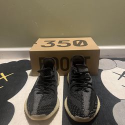 Size 11 - adidas Yeezy Boost 350 V2 Low Carbon