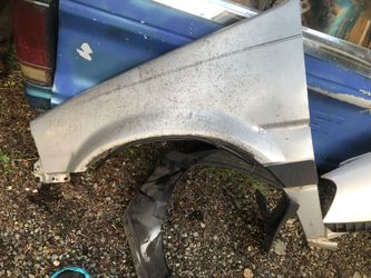 1984 to 87 Honda wagovan 4X4 Front fenders in excellent condition no rust or dents