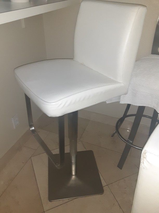 3 Bar Stools
