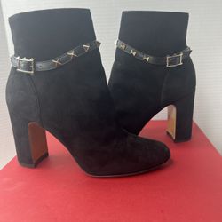 VALENTINO GARAVANI ROCKSTUD BLACK SUEDE BOOTIES SIZE 37 /7