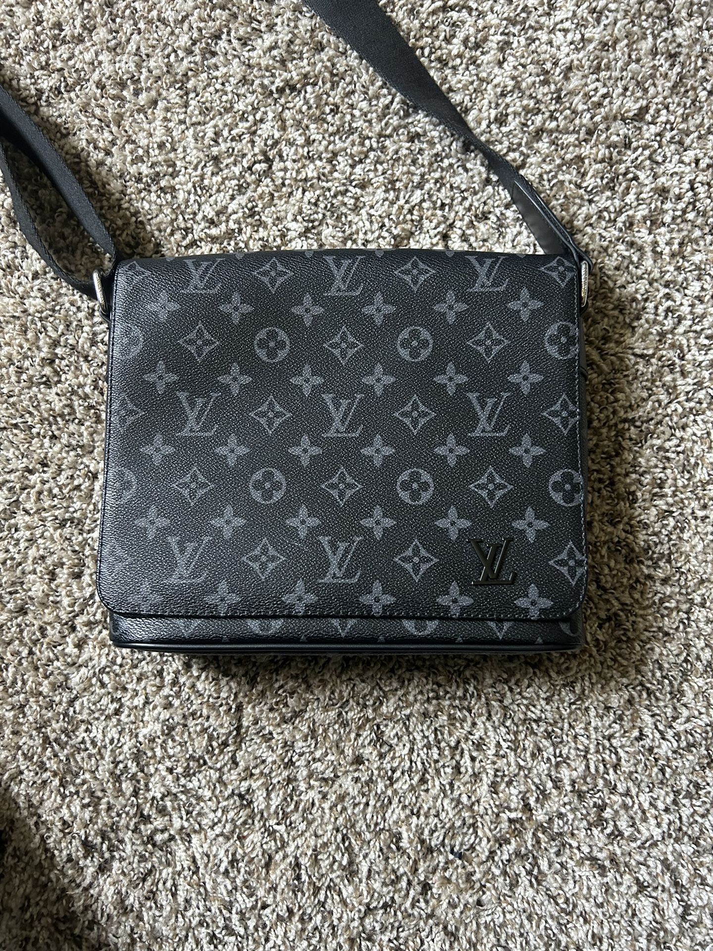 Louis Vuitton Messenger Bag