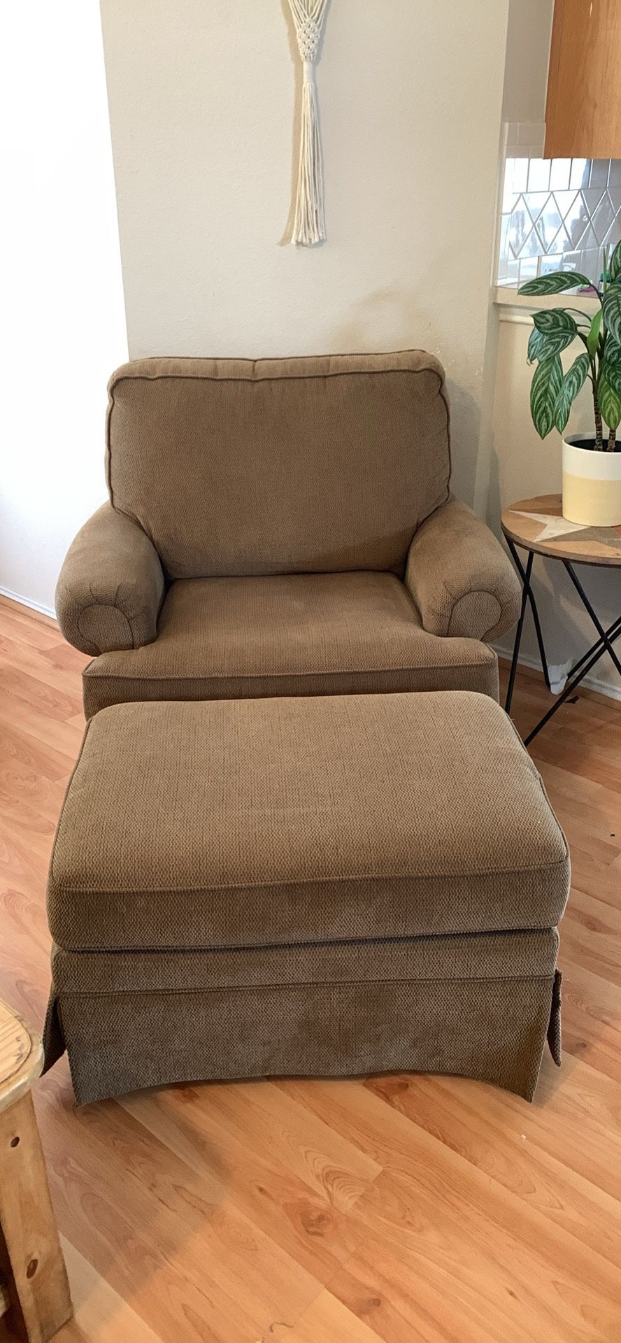 Brown Arm Chair With Ottoman 