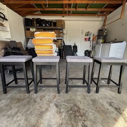 4 Bar stools