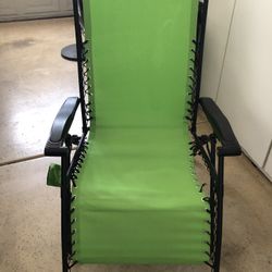 Zero Gravity Chair NEEDS REPAIR 