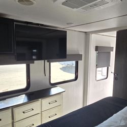 2022 Heartland RVs Bighorn Traveler Series M-37RD Specs… 40 Ft Long !! 