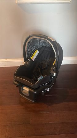 Infant car seat/2 bases and graco click in stroller