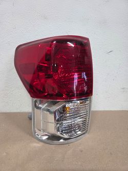 2010 2013 TOYOTA TUNDRA LEFT SIDE TAIL LIGHT O