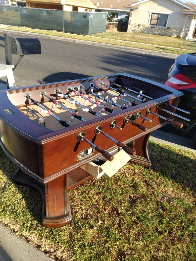 Beautiful fooseball table w/ electronic score keeper