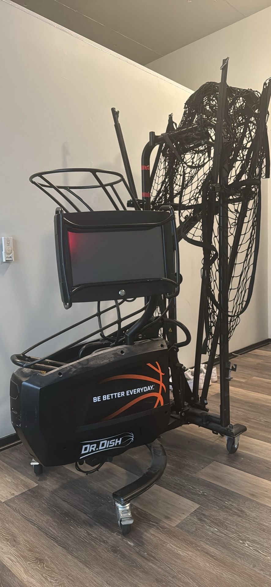 https://offerup.com/redirect/?o=RHIuRGlzaA== Shooting Machine