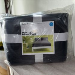 Room essentials Satin Quilt (Full/Queen)