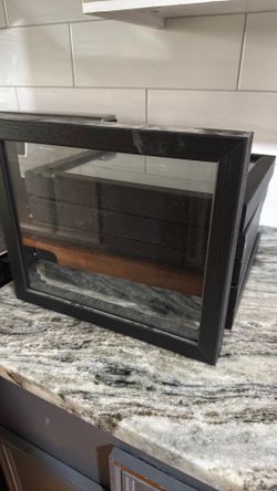 Floating frames black