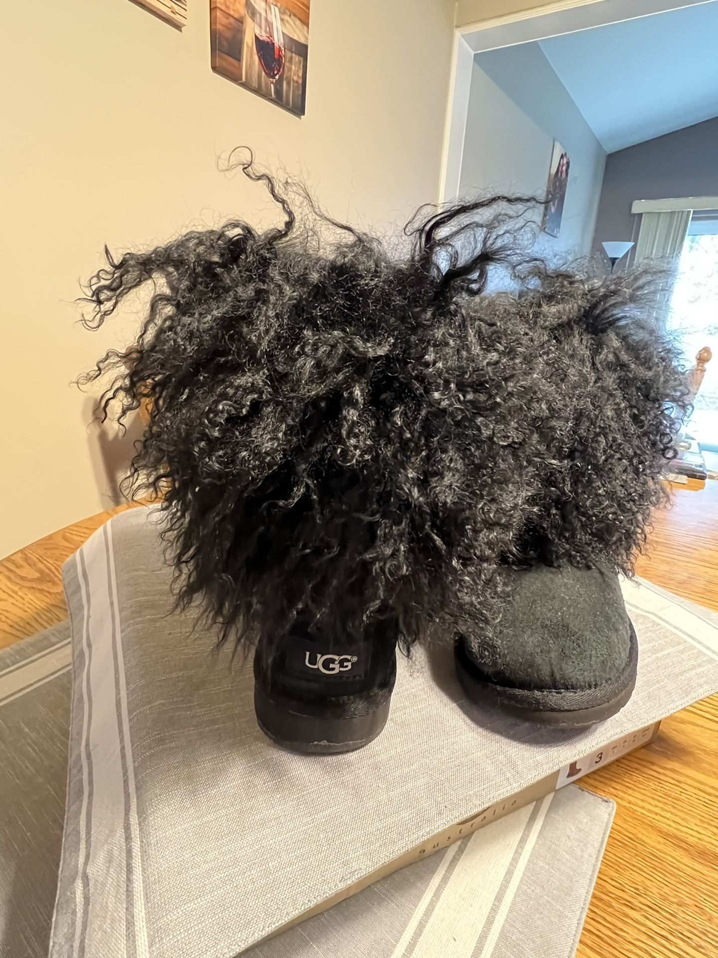 UGG WOMEN'S TWINFACE MONGOLIAN SHEEPSKIN CUFF BOOTS S/N 1875 BLACK SIZE 6/Discontinued