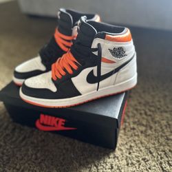 Air Jordan 1 Retro High OG “White/Black-Electro Orange” Men’s Size 9 – With Box – Good Condition