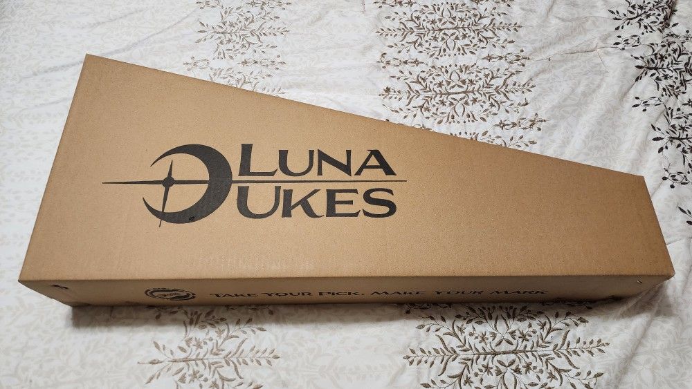 LUNA VINEYARD KOA BEVEL TENOR W/ PREAMP