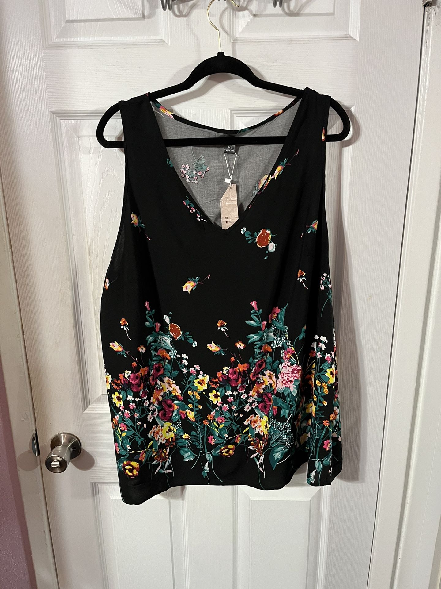 Women’s Size 5X (looks like it runs small more like a 3X) Tunic Length sleeveless top. Brand new with tags never wore.