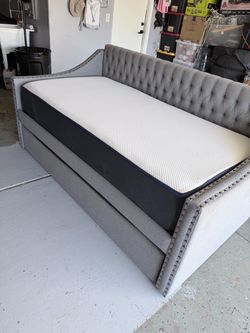 Gray Tufted Upholstered Daybed with Mattress