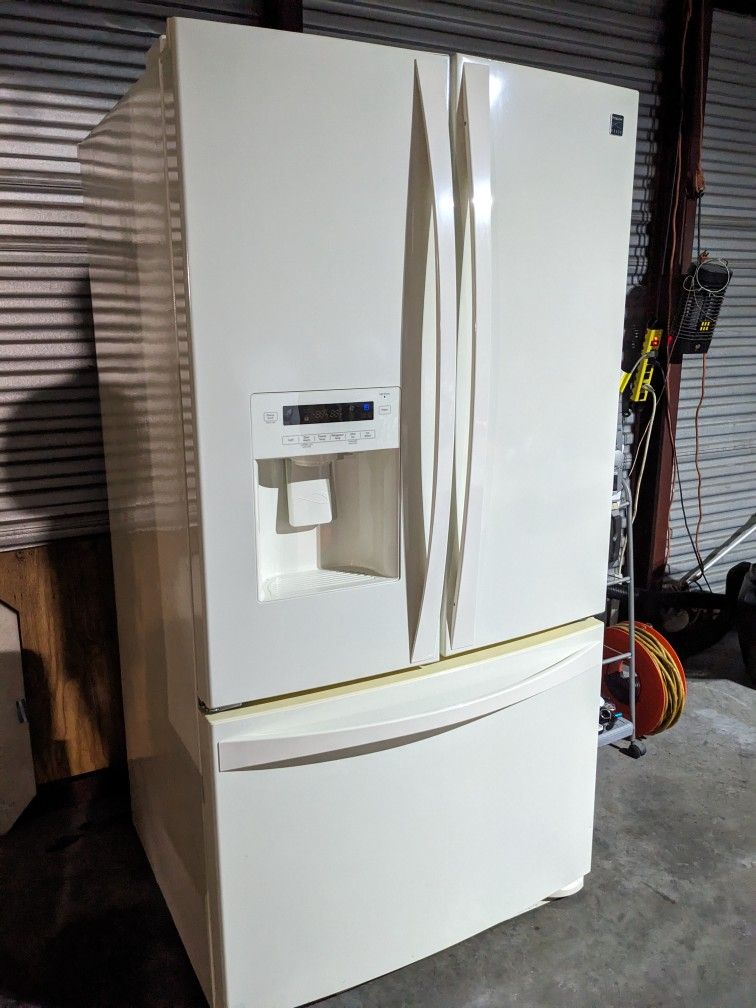 Refrigerator Kenmore In Great Working Condition. DELIVERY ๐ AVAILABLE.