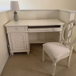 Thomasville Desk And Chair