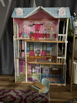 GIANT DOLL HOUSE