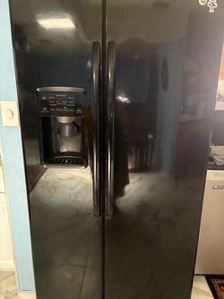 Ice maker refrigerator excellent condition: