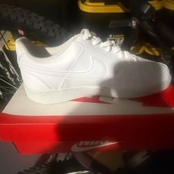 Size 10 Nike Court vision