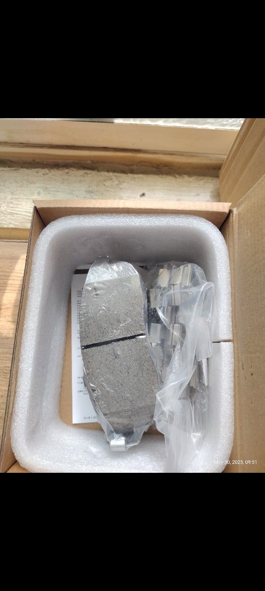 Brand new brake pads front and rear Nissan Infiniti 2007-2012 Brand new car Air filter 10349 Nissan Altima 07-12