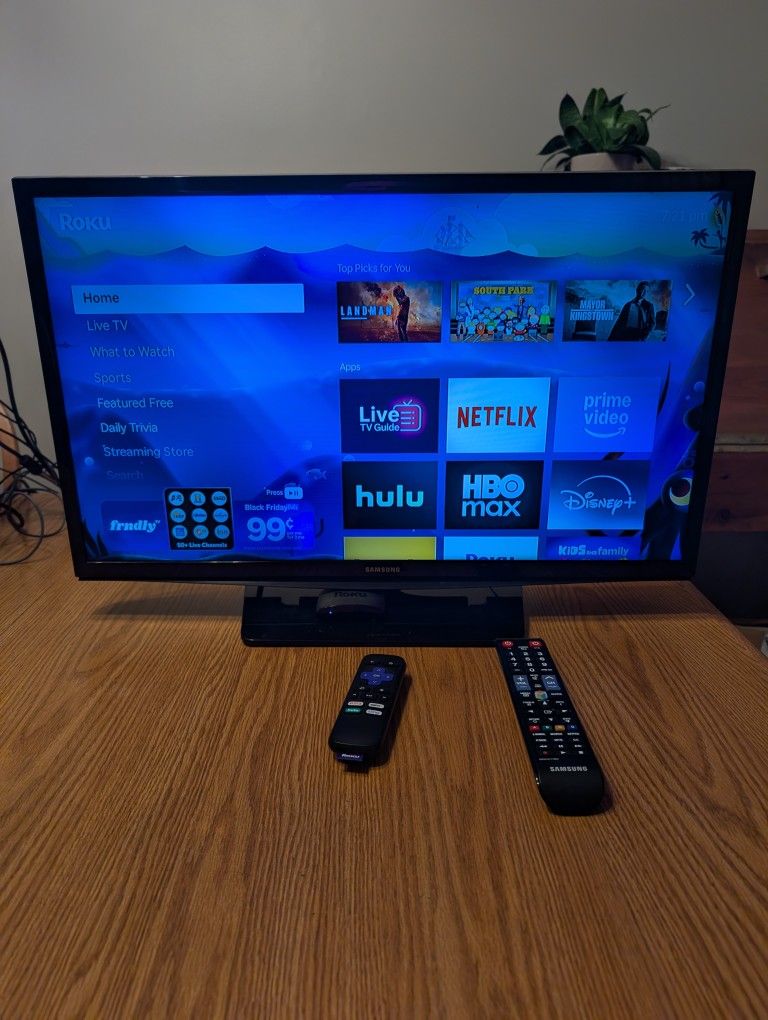 28 Inch Samsung TV With Roku 