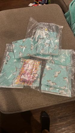New $40 For 3 Unicorn Table Covers, 5 20 Count Napkins & 1 20 Count Straws