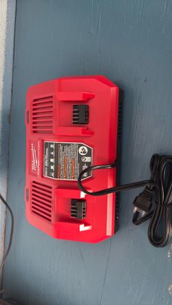 Cargador Milwaukee