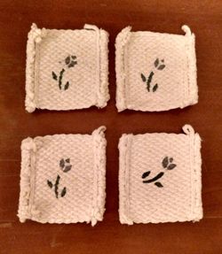 BRAND NEW IN PACKAGE THICK MODERN CROCHET KNIT SPRING FLOWER COASTERS & MORE WITH HANGING HOOKS - SET OF 4 