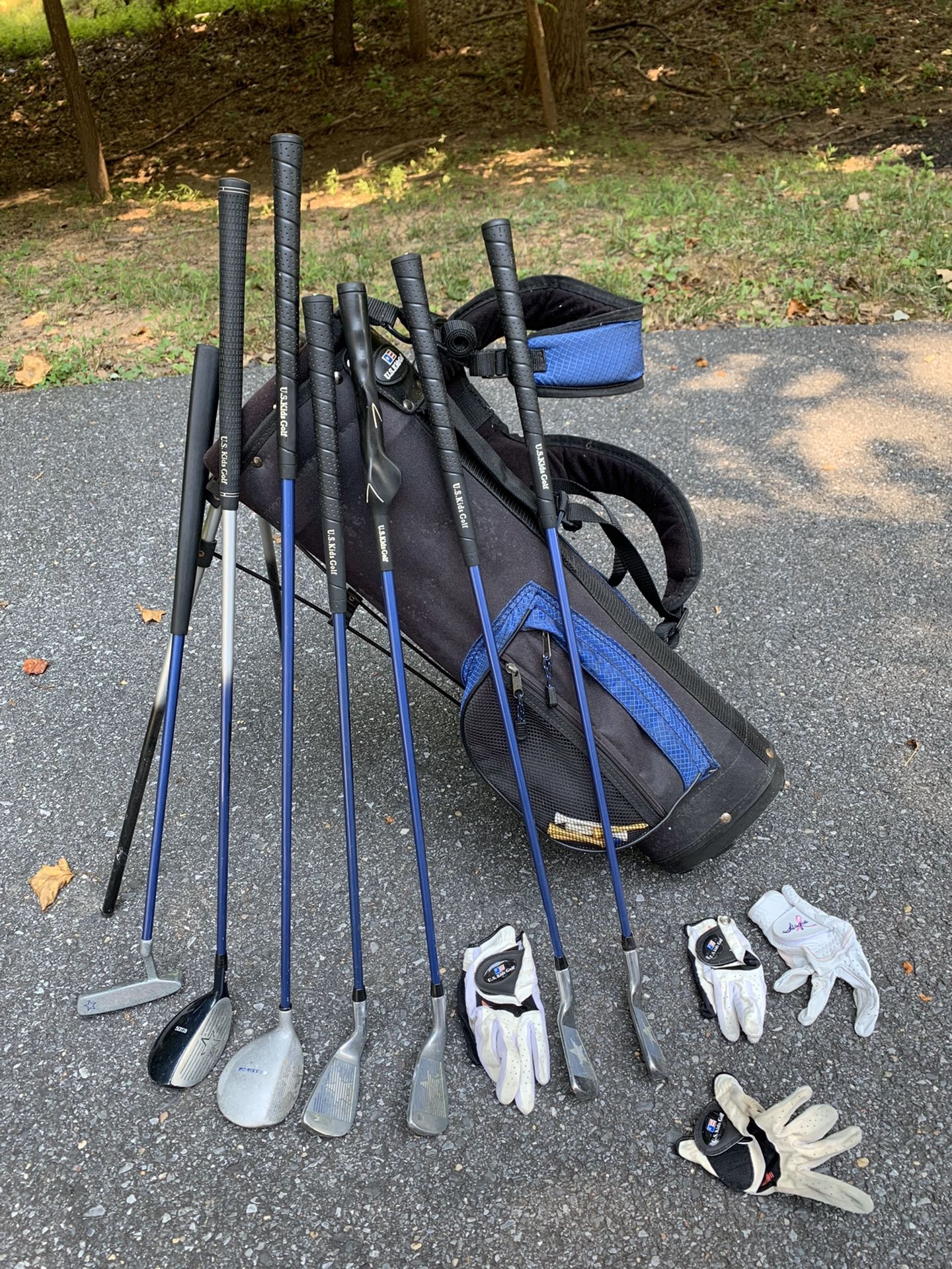 US Kids Golf Clubs and Bag (Blue clubs)