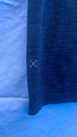 Lululemon men’s metal vent tech dark navy blue