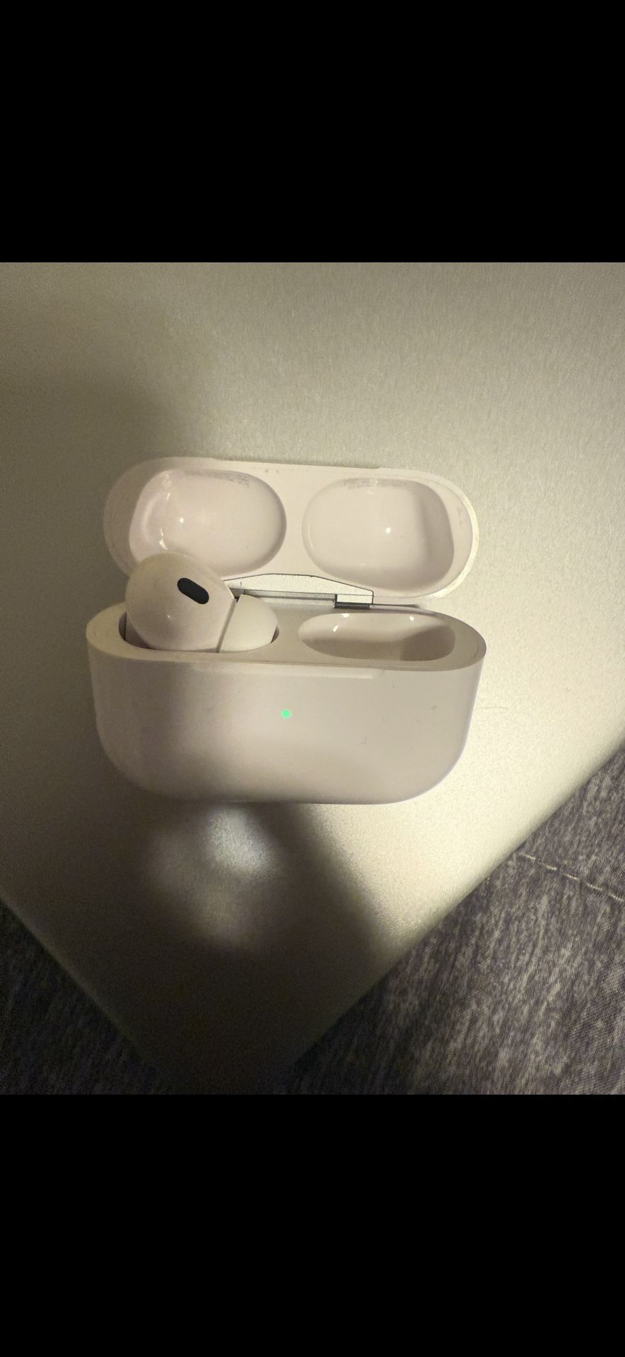 Like New Apple AirPods Pro2 Works Great Lost Right Pair