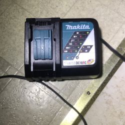 Makita Fast Charger 