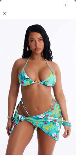 3 piece floral bikini set ! Size Medium & Large available