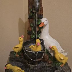 Water Feature Mommy and Ducklings 